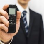 ボイスレコーダーで浮気相手との車内会話の記録方法｜自分で浮気調査