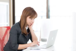 パソコンの利用予測変換機能を使って自分で浮気調査する方法