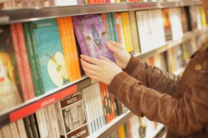バイトの娘をこき使う本屋の店長について調べてみた【身元調査実例】